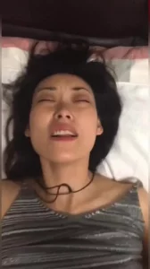 极品少妇气质十足，骚气十足，满脸都是对大屌的渴望，被艹得哇哇大叫