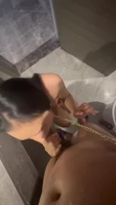 卫生间镜子面前艹人妻