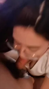 反差眼镜少妇补个水，济宁邹城有没有寂寞的姐姐和绿帽男，尊重隐私