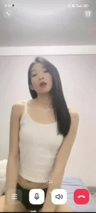 【章哥经典】虽然没漏但是颜值在线，表情诱惑动作诱惑也很有感觉