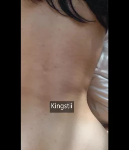 酒店开窗帘无套后入，外面就是过道，被人看到很刺激