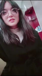 眼镜艺术院校文艺范气质美女和男友开房没满足男友吃鸡巴要求被扒光衣服
