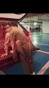 跟黑丝双马尾学妹地下车库做爱真刺激