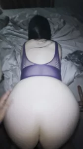大家对老婆的大屁股非常感兴趣，希望多加评论，时机成熟会让老婆看评论