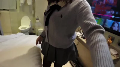 好兄弟呀！躺着装睡让我上他的妞非得当他面操玩的真变态