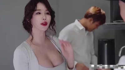 国语对白！奶子都包不住了，还怎么谈业务啊，是男人就忍不了